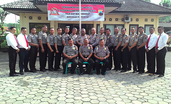 Anggota_polsek_Ngaringan
